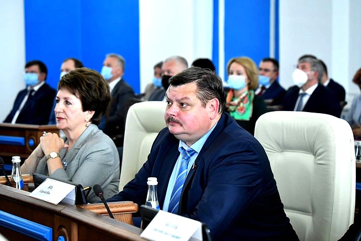 Екатерина Алтабаева и Сергей Колбин приняли участие в пленарном заседании сессии Законодательного Собрания региона