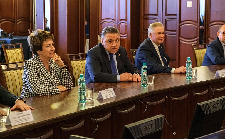 Сенаторы РФ встретились с руководством Законодательного Собрания Кировской области