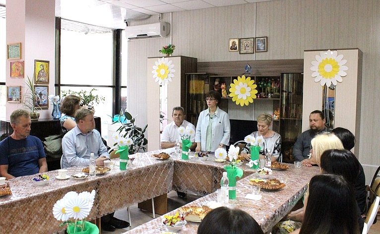 Елена Попова приняла участие в мероприятиях, посвященных Дню семьи, любви и верности