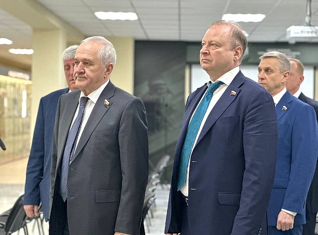 В рамках выездного заседания Комитета СФ по обороне и безопасности сенаторы посетили Центр военно-спортивной подготовки ВОИН