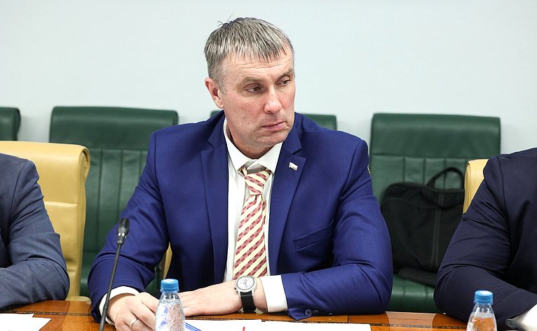 Круглый стол Комитета СФ по социальной политике на тему «О дополнительных мерах поддержки молодых семей в субъектах РФ: законодательный аспект»