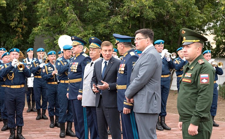 В День ВДВ Андрей Турчак принял участие в возложении цветов к памятнику В. Маргелову