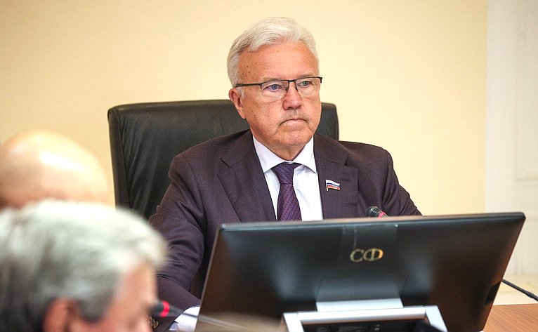 Александр Усс