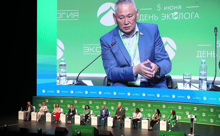 Сахамин Афанасьев принял участие в XVI Международном форуме «Экология»