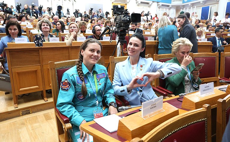 Пленарное заседание IV Евразийского женского форума «Женщины за укрепление доверия и глобальное сотрудничество»