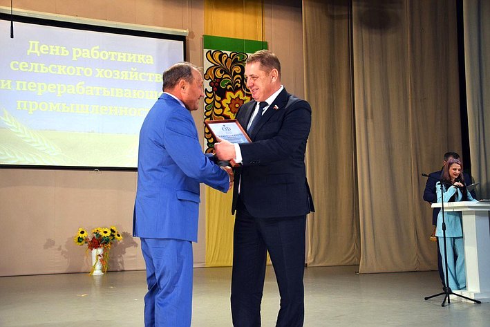 Николай Семисотов поздравил михайловских аграриев с профессиональным праздником