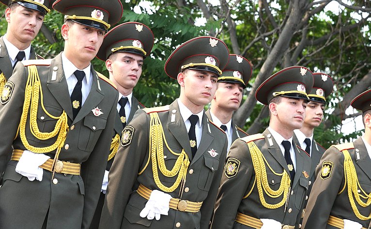 Парламентская делегация возложила цветы к Монументу «Мать Армения»