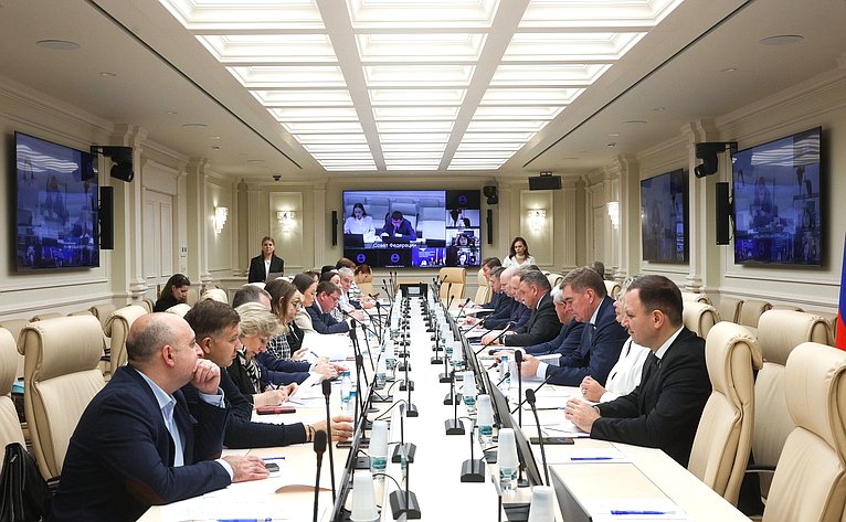 Круглый стол на тему «Права потребителей при оказании платных образовательных услуг»