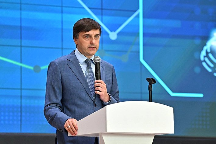 Министр просвещения РФ Сергей Кравцов
