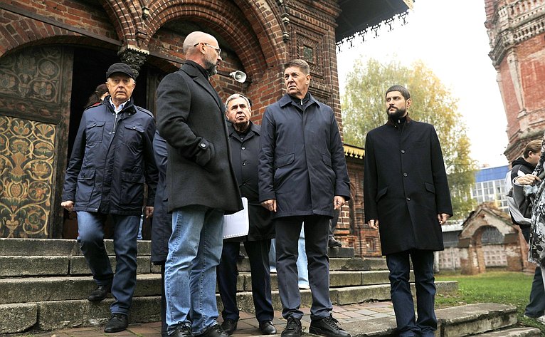 Сенаторы осмотрели площадки, отведенные под реализацию проектов комплексного развития территории и Церковь Иоанна Предтечи в Толчкове