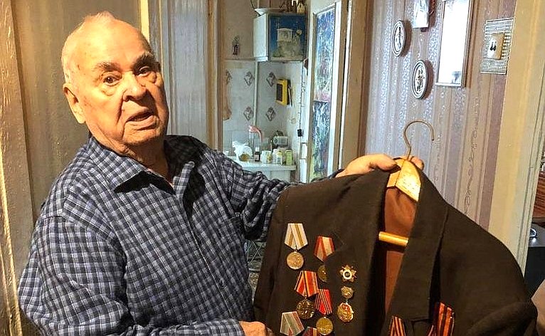 Михаил Белоусов поздравил семью тамбовчан с 70-летним юбилеем совместной жизни