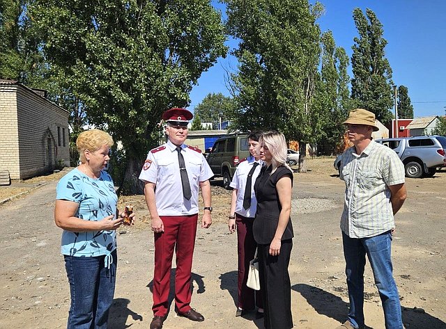 Ольга Бас в ходе поездки в регион ознакомилась с ходом строительства модульного оздоровительного лагеря «Казачок» в поселке Станица Луганская