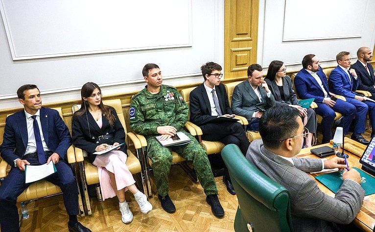 Заседание Палаты молодых законодателей при Совете Федерации