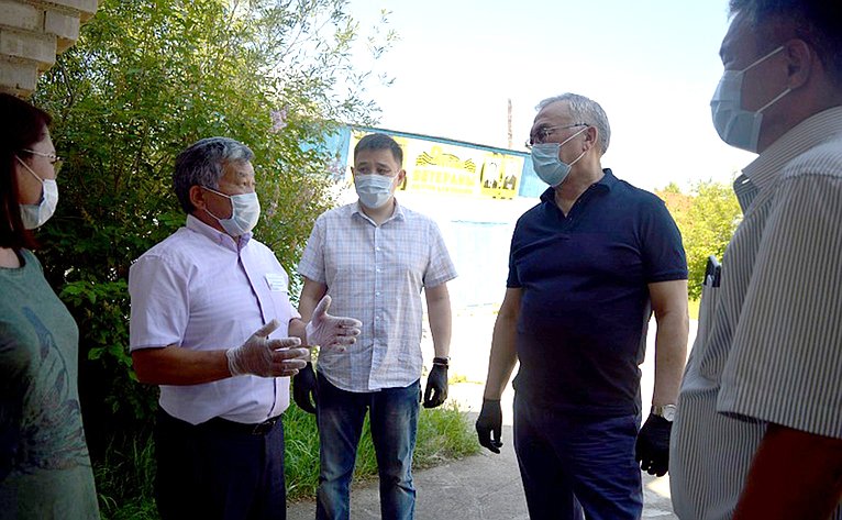 Баир Жамсуев ознакомился с ходом ремонтных и строительных работ в Агинском Бурятском округе Забайкальского края