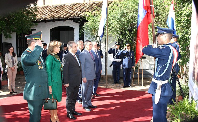 Посещение национального «Дома независимости». Возложение венков в память основоположников парагвайской государственности