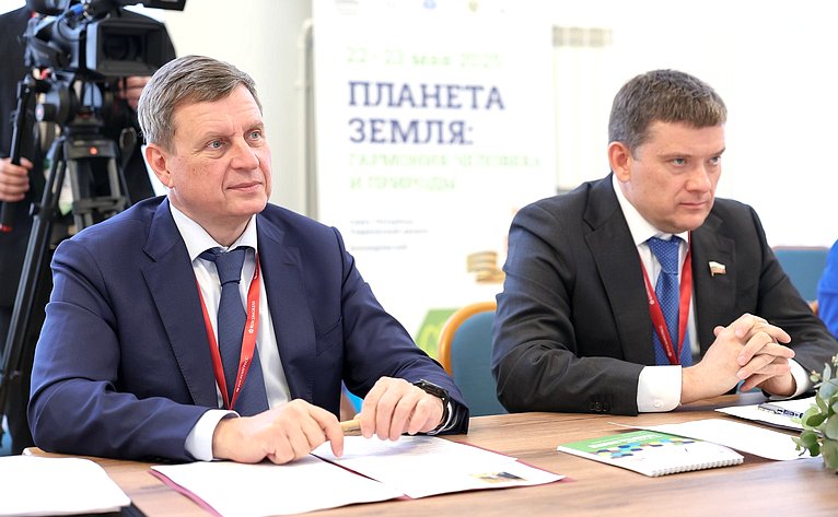 Встреча заместителя Председателя СФ Николая Журавлева с заместителем Председателя Национального собрания Лаосской Народно-Демократической Республики