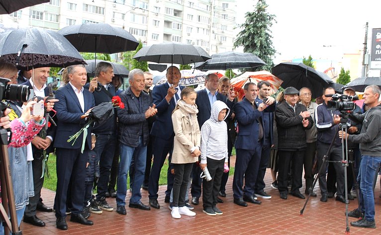Олег Алексеев принял участие в торжественном открытии памятника Александру Пушкину