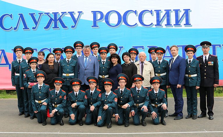 Ю. Воробьев поздравил кадетов школы «Корабелы Прионежья» с окончанием учебного года