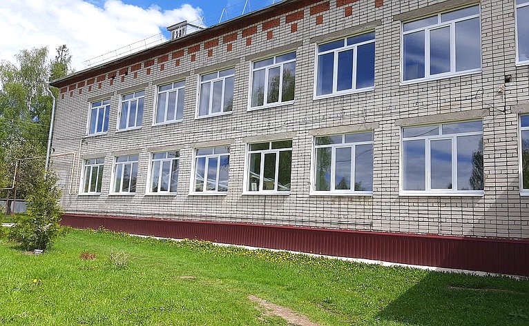 Сергей Мартынов осмотрел здание Куженерской основной школы