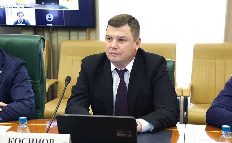Круглый стол Комитета СФ по экономической политике на тему «О расширении маршрутной сети воздушных перевозок, выполняемых из аэропортов Дальнего Востока»