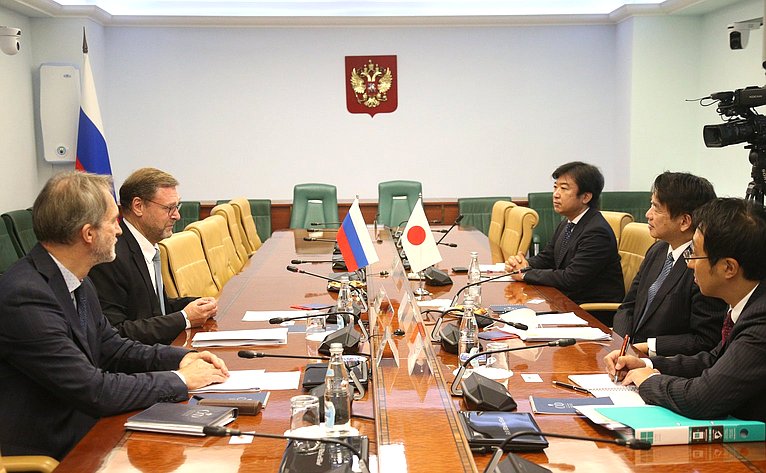 Встреча заместителя Председателя Совета Федерации Константина Косачева с Чрезвычайным и Полномочным Послом Японии в России Тоёхисой Кодзуки