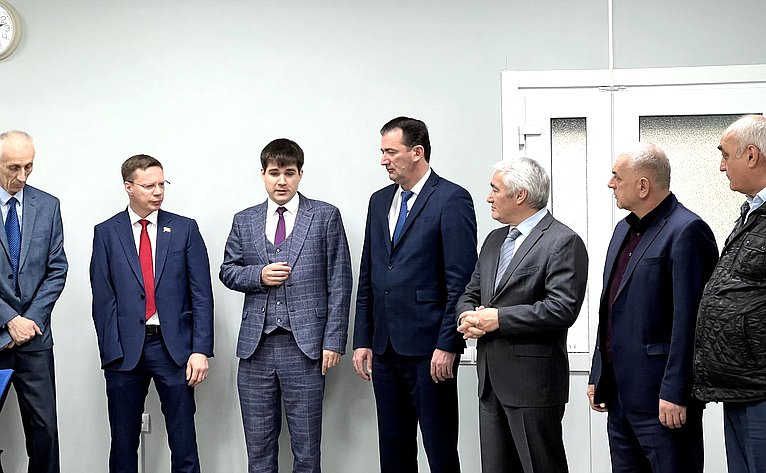 Виталий Назаренко посетил город Ардон, где в рамках проекта открылся современный центр коммуникаций