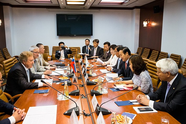 Встреча Е. Серебренникова и М. Дидигова с первым заместителем председателя Комитета по обороне Национальной Ассамблеи Республики Корея Ким Сон Чаном