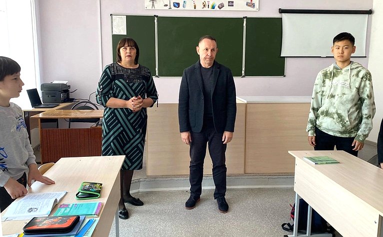 Олег Алексеев проконтролировал ход работ по благоустройству населенных пунктов в Саратовской области