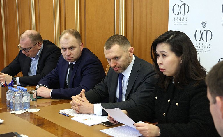 Заместитель Председателя СФ Николай Журавлев провел совещание по вопросу поддержки российских производителей, нацеленных на импортозамещение