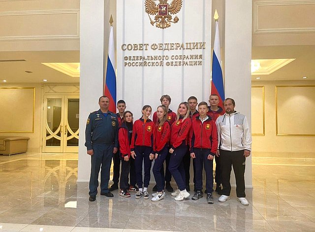 Оксана Хлякина организовала поездку в Москву команды ребят, которые являются постоянными участниками и призерами городских, областных, межрегиональных и всероссийских соревнований по спортивному туризму