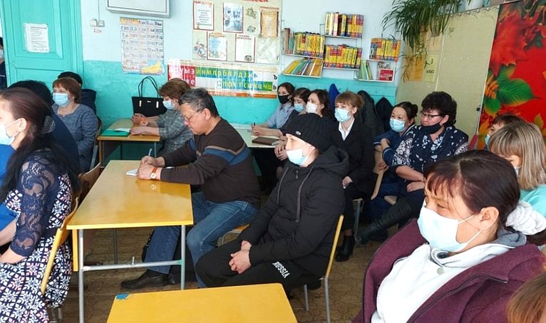 Баир Жамсуев в ходе рабочей поездки в Забайкальском крае посетил две общеобразовательные организации Оловяннинского района Забайкальского края