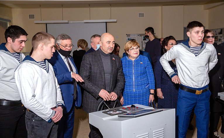 Сенаторы РФ в рамках выездного заседания Комитета СФ по науке, образованию и культуре в Салехарде посетили социальные объекты