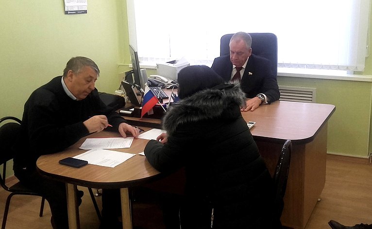 Сергей Митин провел встречу с жителями деревни Усть-Волма Крестецкого района