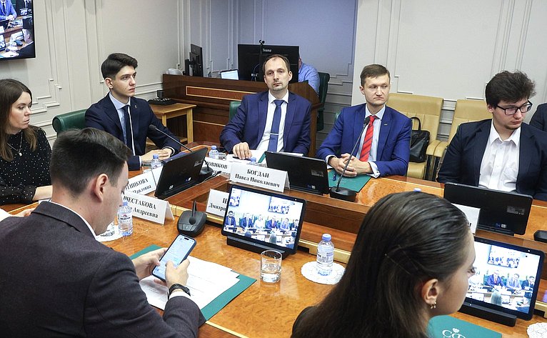 Встреча заместителя Председателя Совета Федерации Инны Святенко с членами молодежных парламентов ЦФО