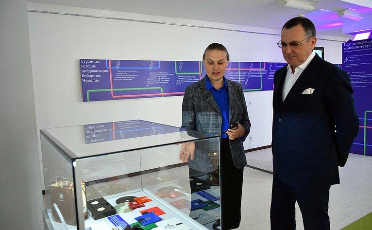 Николай Федоров посетил Национальную библиотеку Чувашской Республики