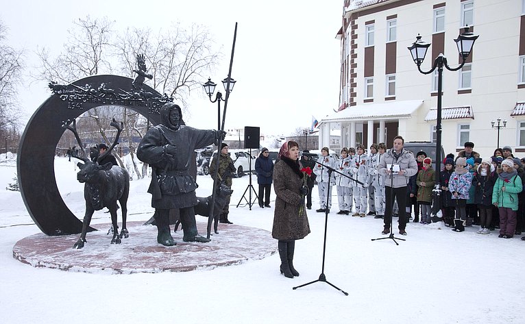 В. Зганич выступила на митинге, посвященном Дню памяти оленно-транспортных батальонов