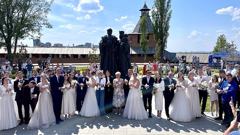 Ольга Щетинина поздравила нижегородские пары с днем бракосочетания