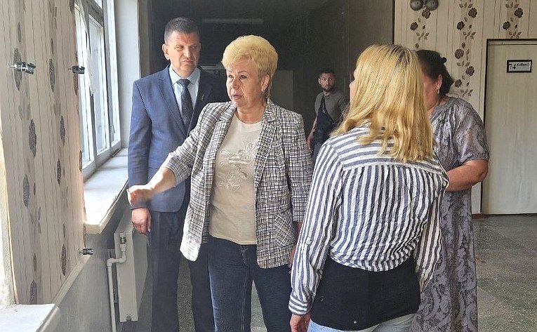 Ольга Бас проинспектировала ход капитального ремонта школ в ЛНР
