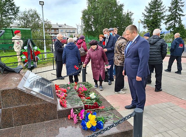 Денис Гусев принял участие в торжественном митинге, посвященном 79-й годовщине гибели экипажа буксирного парохода «Комсомолец»