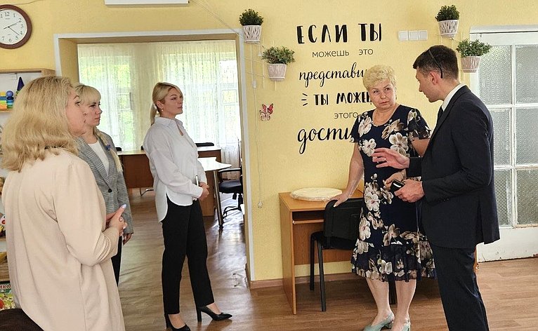 Ольга Бас посетила Центр психолого-педагогической и медико-социальной помощи «Развитие» в ЛНР