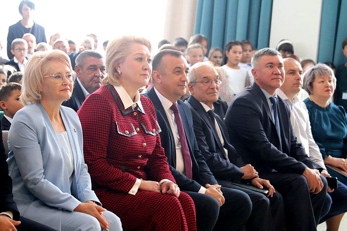 Лилия Гумерова приняла участие в открытии полилингвальной школы № 9 в городе Учалы