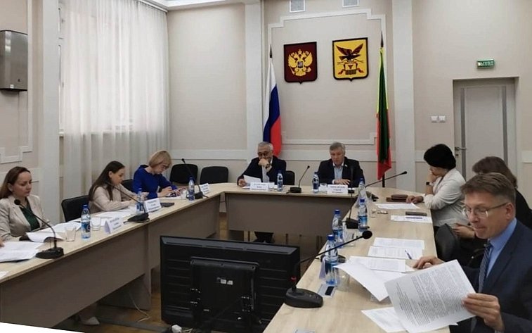 Баир Жамсуев и Сергей Михайлов провели в Чите совещание по вопросам финансирования медицинской отрасли