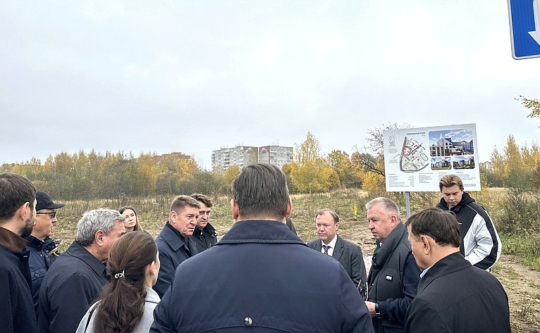 Сенаторы осмотрели площадки, отведенные под реализацию проектов комплексного развития территории и Церковь Иоанна Предтечи в Толчкове
