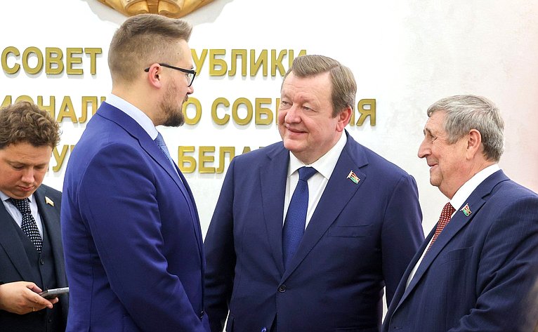 Встреча сенаторов с Председателем Совета Республики Национального собрания Беларуси Натальей Кочановой (фото: Пресс-служба Совета Республики Национального собрания Беларуси)