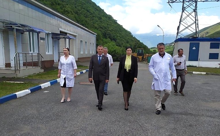 Мухарбек Барахоев посетил Джейрахскую районную больницу