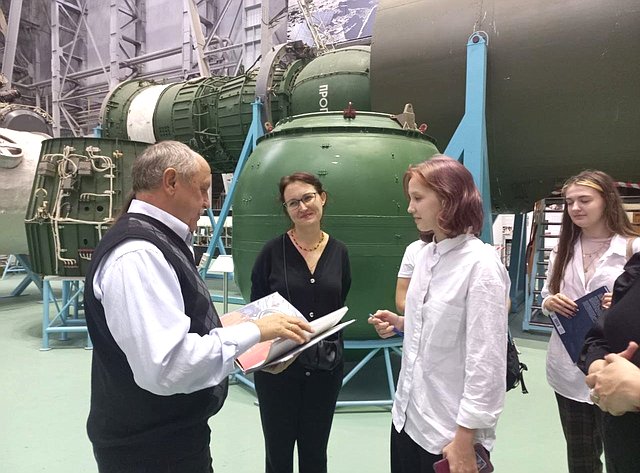Денис Гусев провёл встречу c руководителем некоммерческой организации дополнительного образования «Друзья Заполярья»
