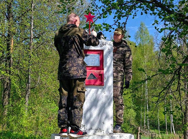 Артем Малащенков привел в порядок захоронение бойцов Красной Армии в преддверии Дня Победы