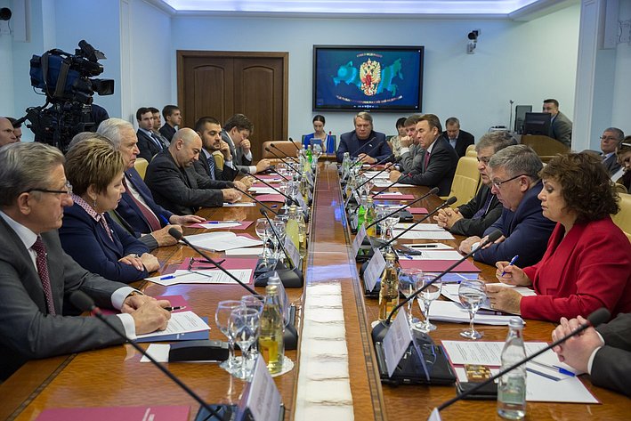 Заседание Комиссии по мониторингу ситуации на Украине на тему «Развитие внутриполитической ситуации на Украине в свете предстоящих выборов в Верховную Раду»