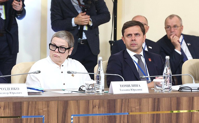 Встреча Председателя СФ Валентины Матвиенко и Председателя Совета Республики Национального собрания Республики Беларусь Натальи Кочановой с руководителями органов государственной власти субъектов Российской Федерации и регионов Республики Беларусь
