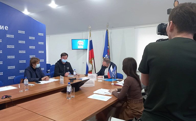 Александр Башкин в ходе региональной недели провел прием жителей г. Астрахани по личным и общим вопросам